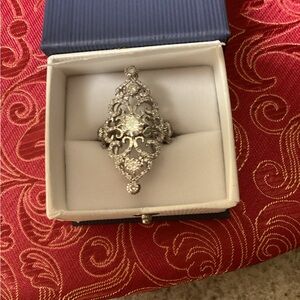 Elegant Silver Moissanite ring.